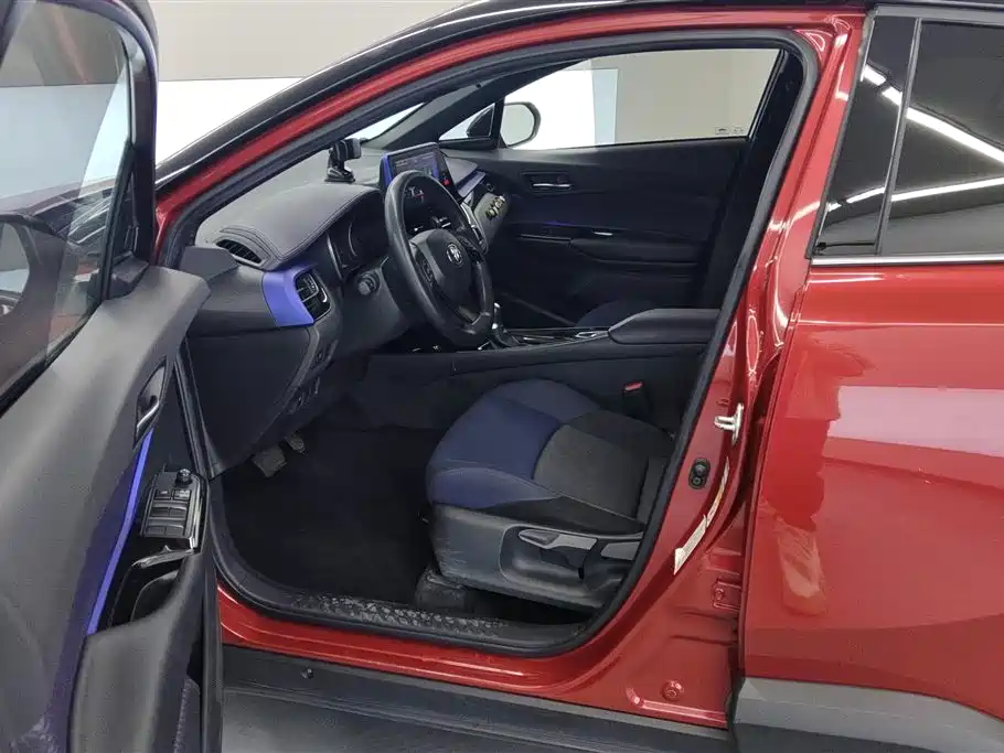 Toyota C-HR 2018 2.0L Leading Sunroof Edition China VI фото 9