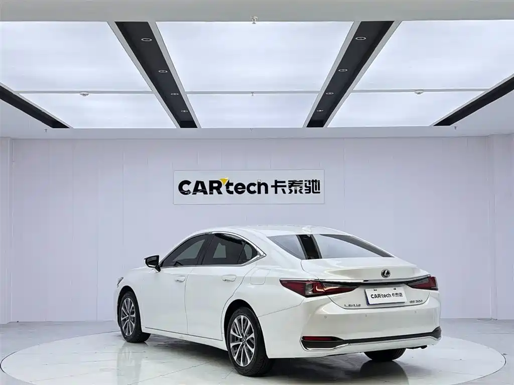 Lexus ES 2022 200 Excellence Edition фото 3