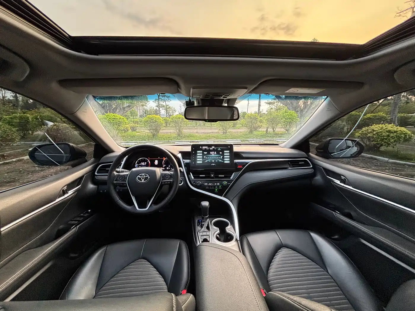 Toyota Camry 2023 2.5G Luxury Edition фото 13