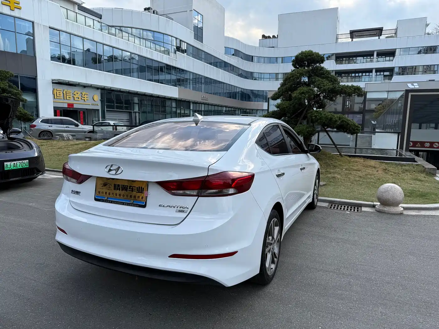 Hyundai Elantra 2016 Model 1.6L Automatic Smart Elite фото 10