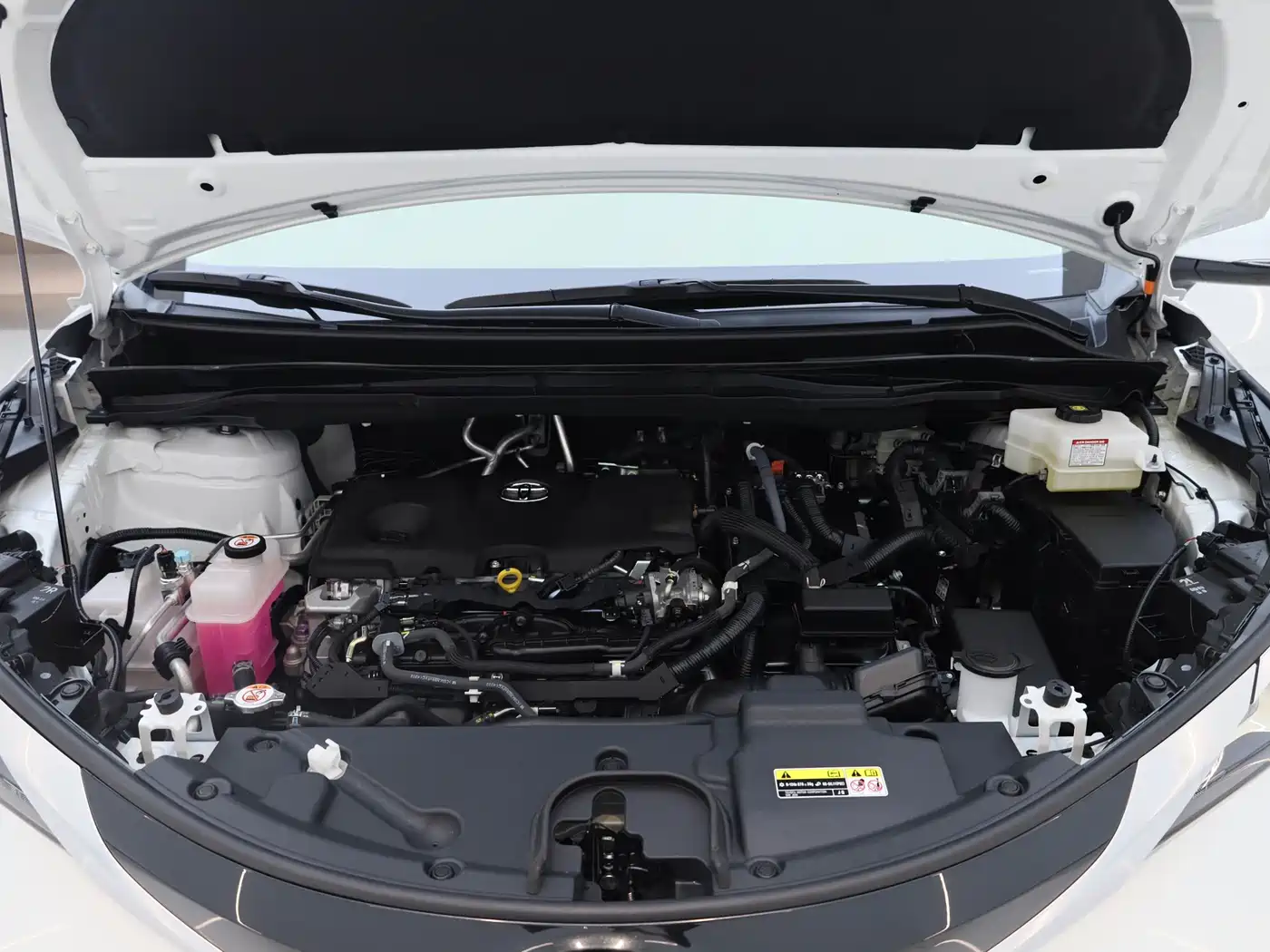 Toyota Granvia 2023 2.5L Hybrid Luxury Edition фото 27