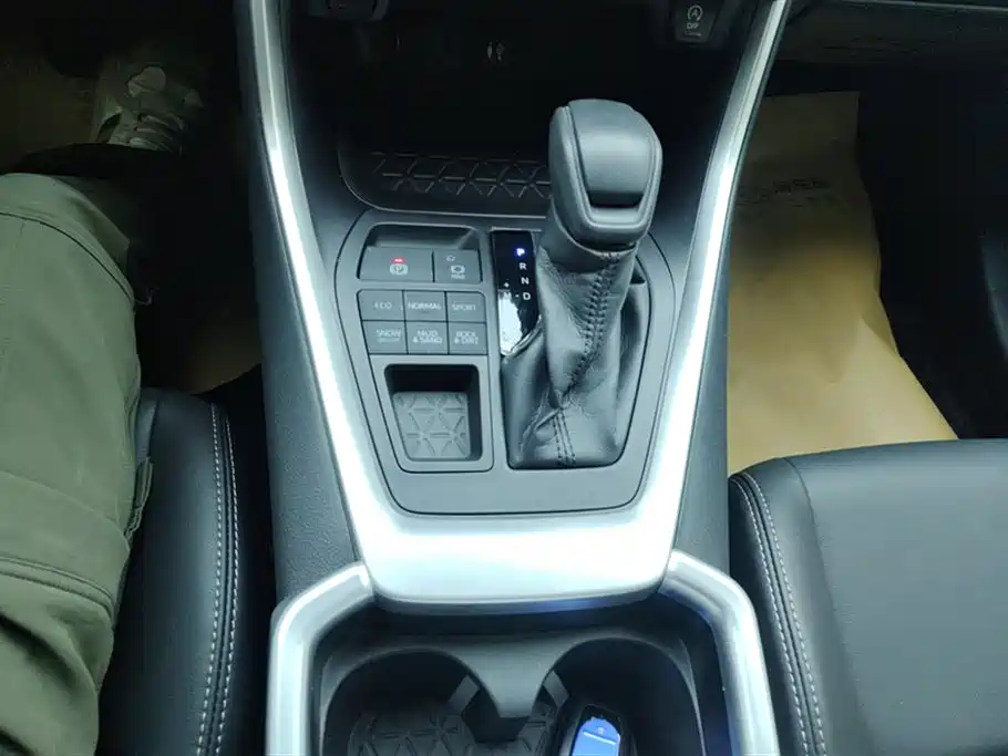 Toyota Wildlander 2020 2.0L CVT AWD Luxury Edition фото 16
