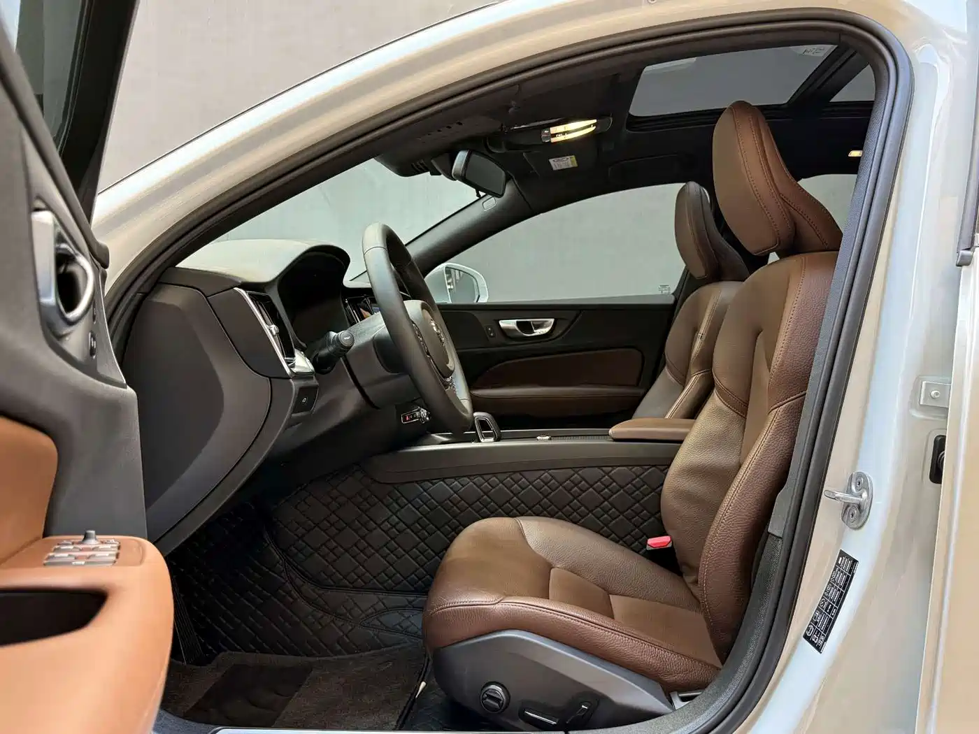 Volvo S60 2024 2025 B4 Smart Luxury Edition