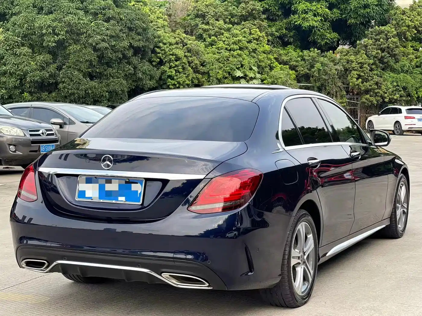 Photo 8 - Mercedes-Benz C-Class