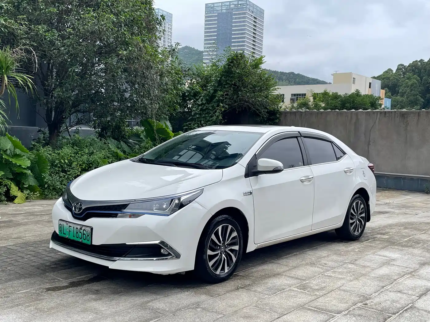 Toyota Corolla Twin Engine E+ 2019 1.8L E-CVT Leading Edition