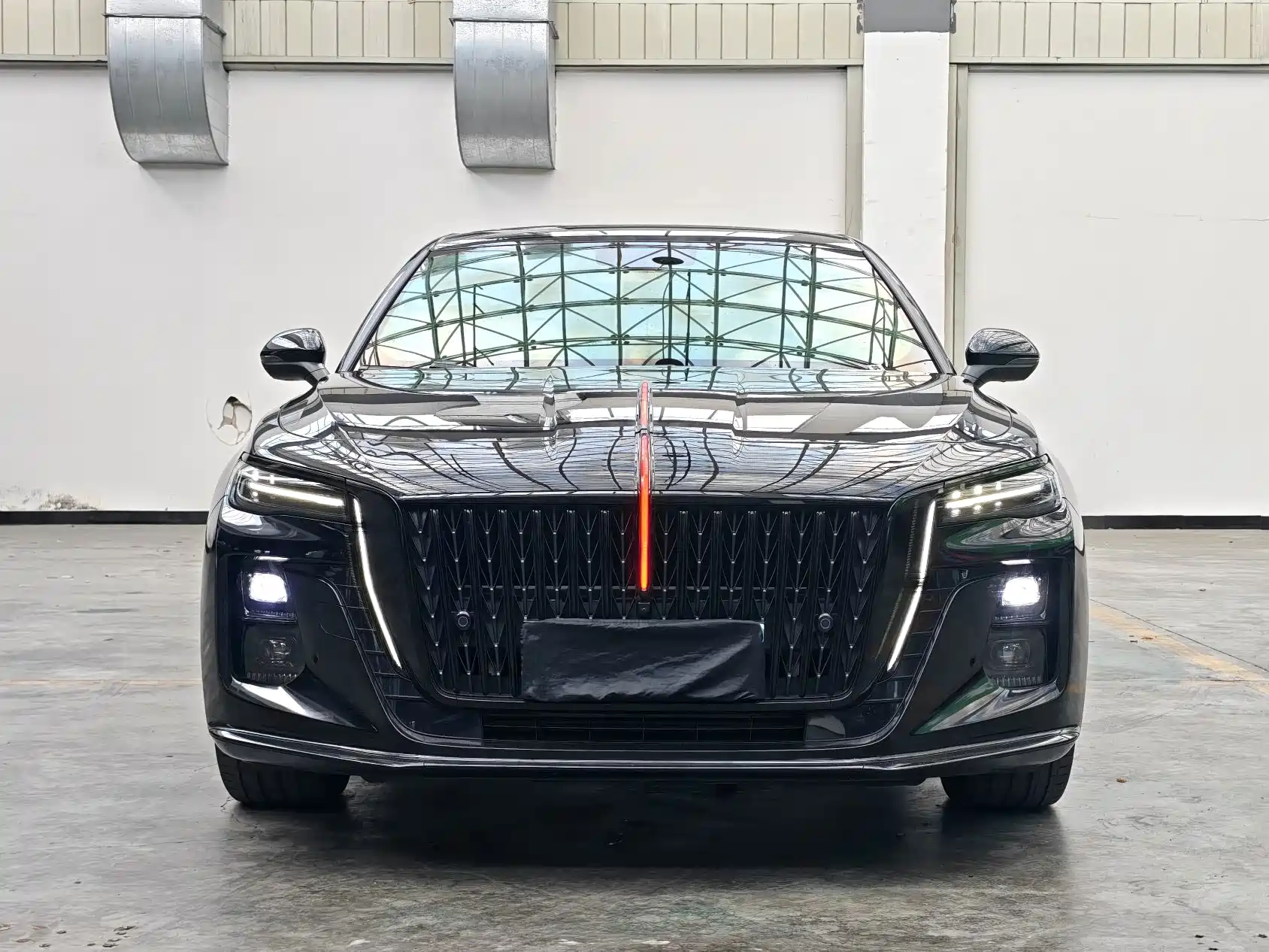 Photo 2 - Hongqi H5