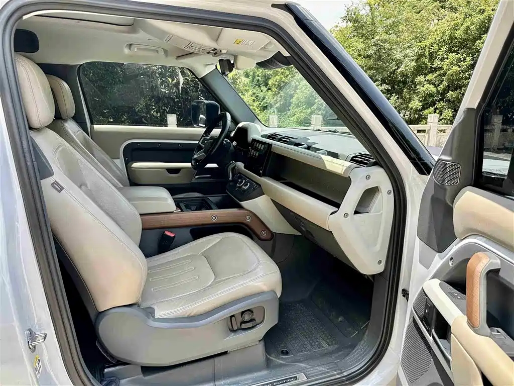Land Rover Defender 2022 Model 90 2.0T P300 Tiger Ambition Edition фото 9