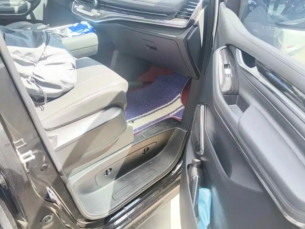 SAIC Maxus Maxus G10 2026 2025 Facelift MAX 2.0T Automatic Executive Gasoline 7-Seater