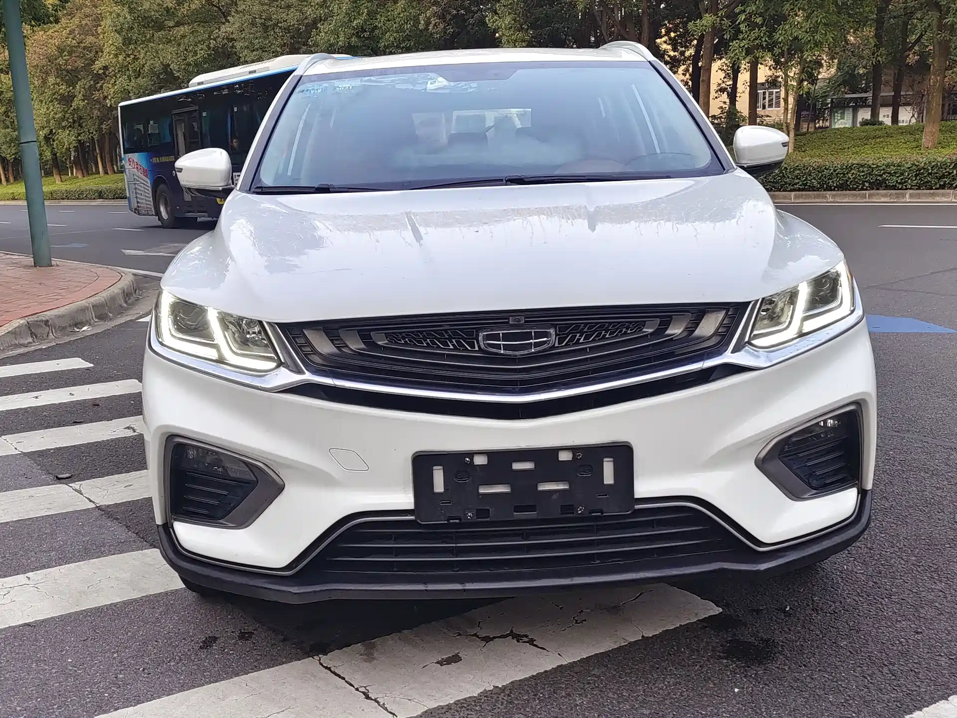 Фото 2 - Geely Coolray