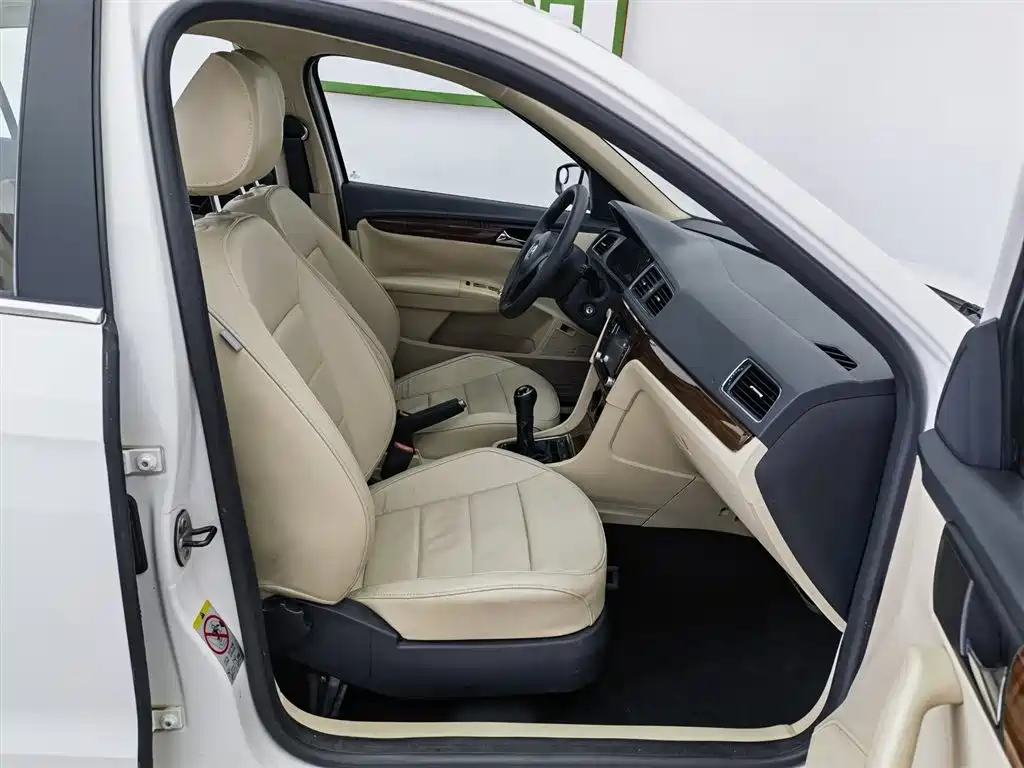 Volkswagen Lavida 2013 Facelift 1.4TSI Manual Comfort фото 23