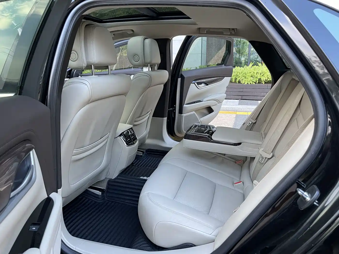Photo 9 - Cadillac XTS