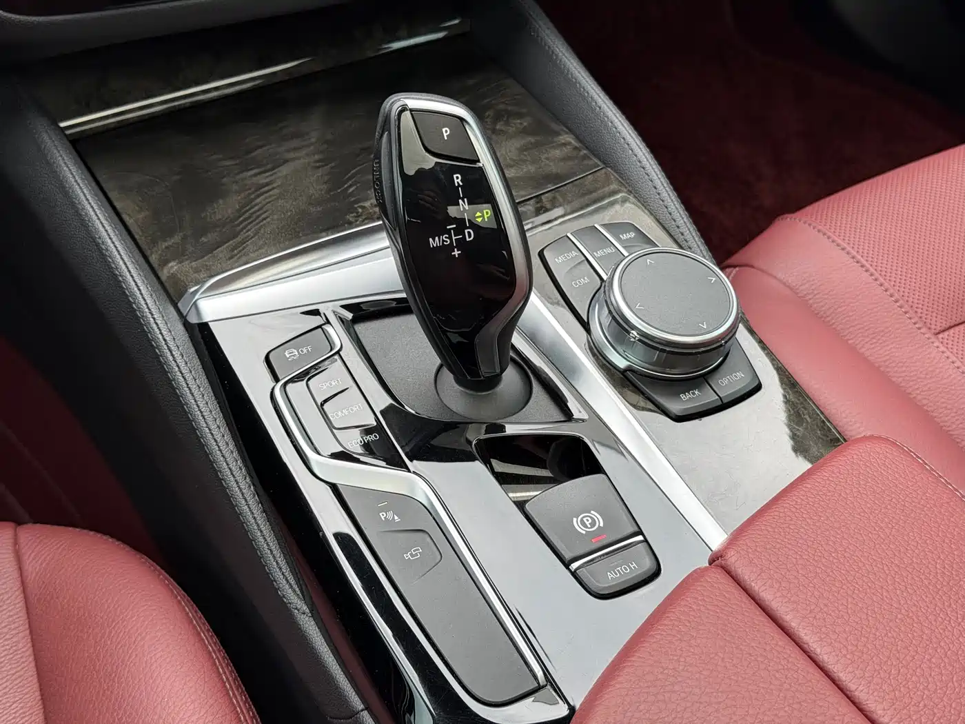 BMW 5 Series 2020 530Li Exclusive M Sport Package фото 10