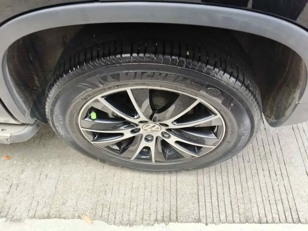 Photo 7 - Volkswagen Tiguan