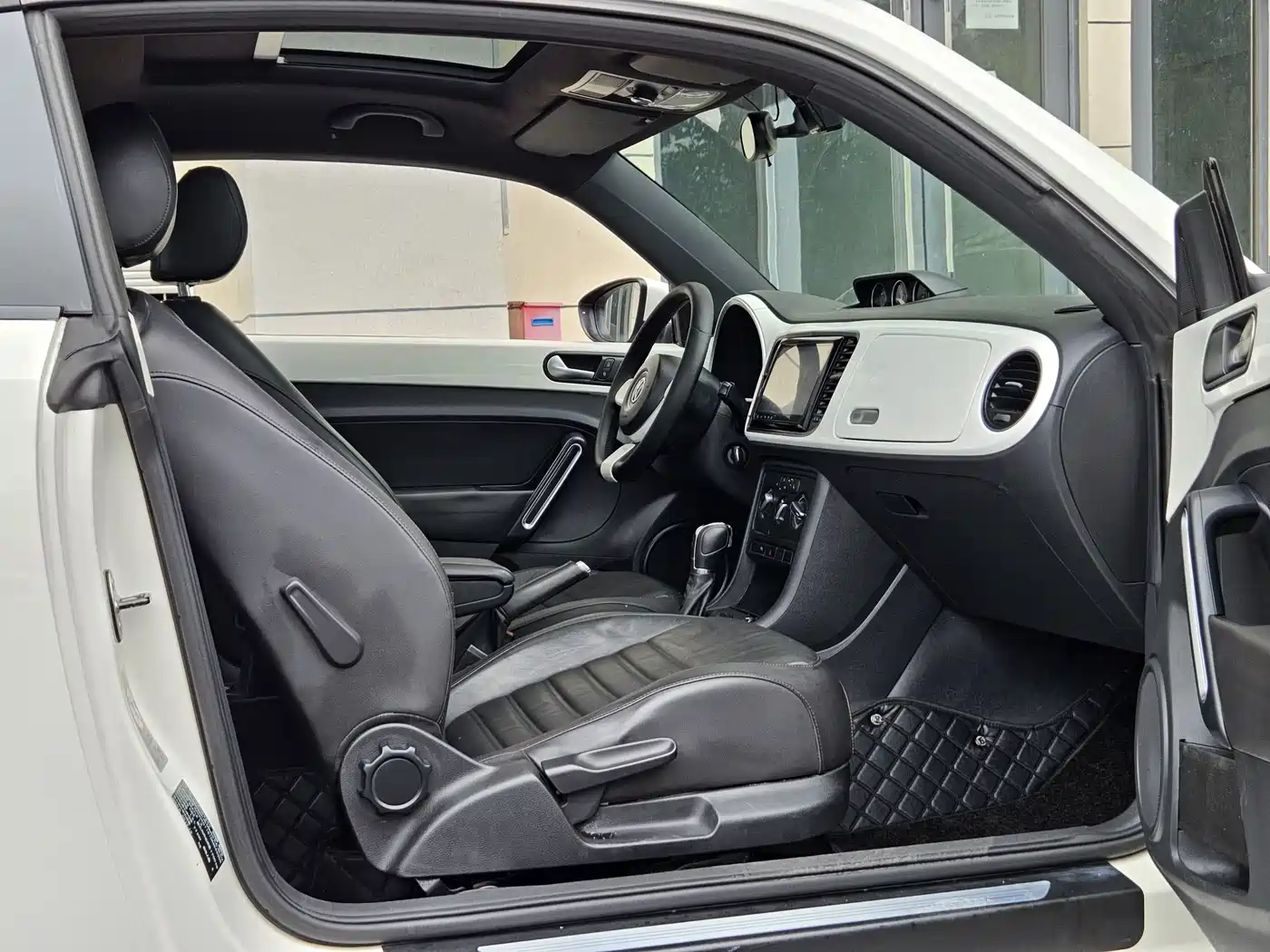 Volkswagen Beetle 2014 1.2TSI Comfort Edition фото 9