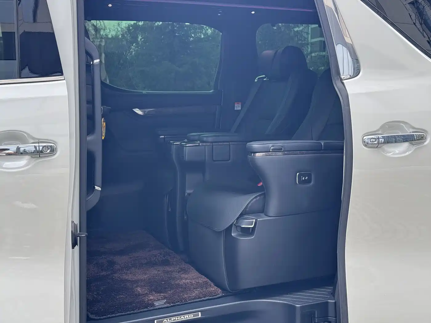 Toyota Alphard 2021 Hybrid 2.5L Premium фото 4