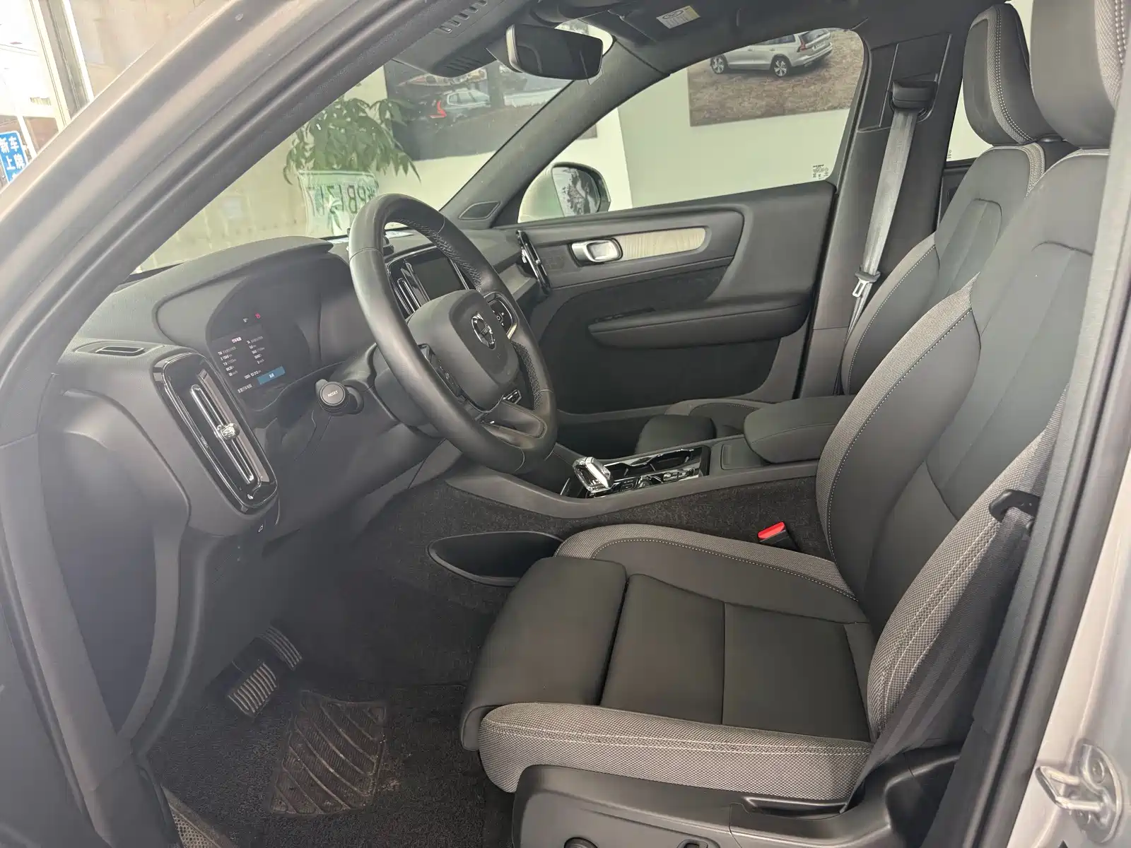 Фото 9 - Volvo XC40