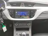 Фото 13 - Geely Vision