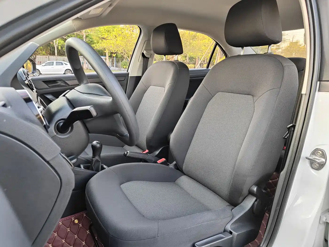 Volkswagen Jetta 2019 Dream Edition 1.4L Manual Fashion фото 10