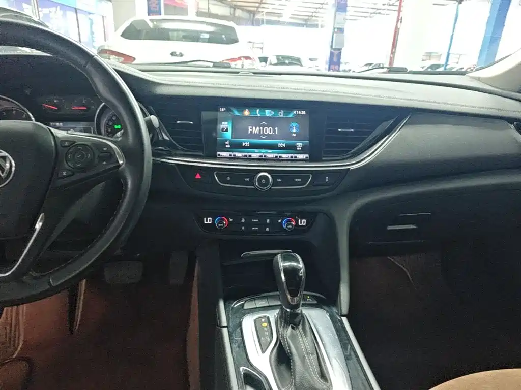 Buick Regal 2017 20T Elite Type фото 13