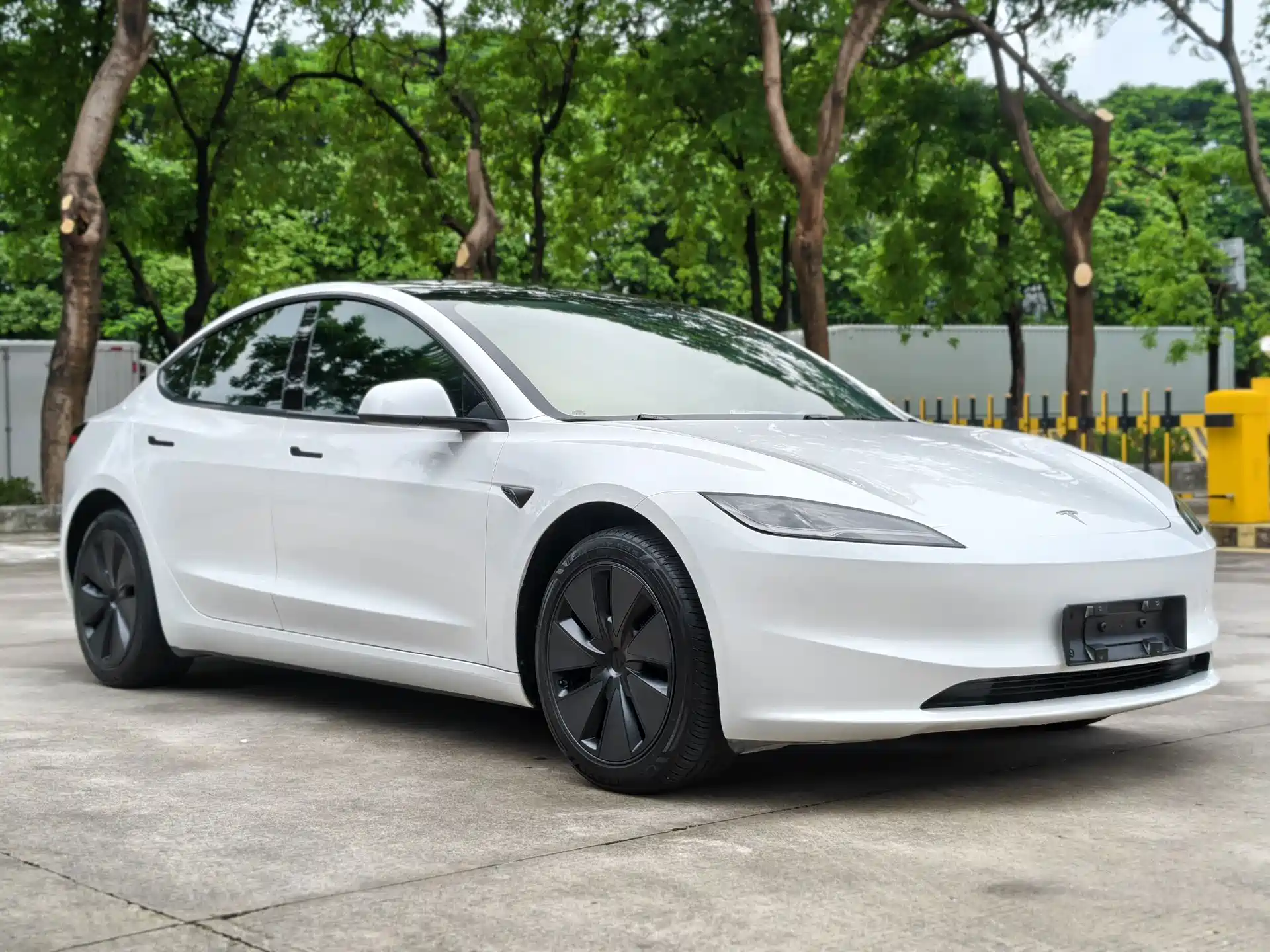 Фото 2 - Tesla Model 3