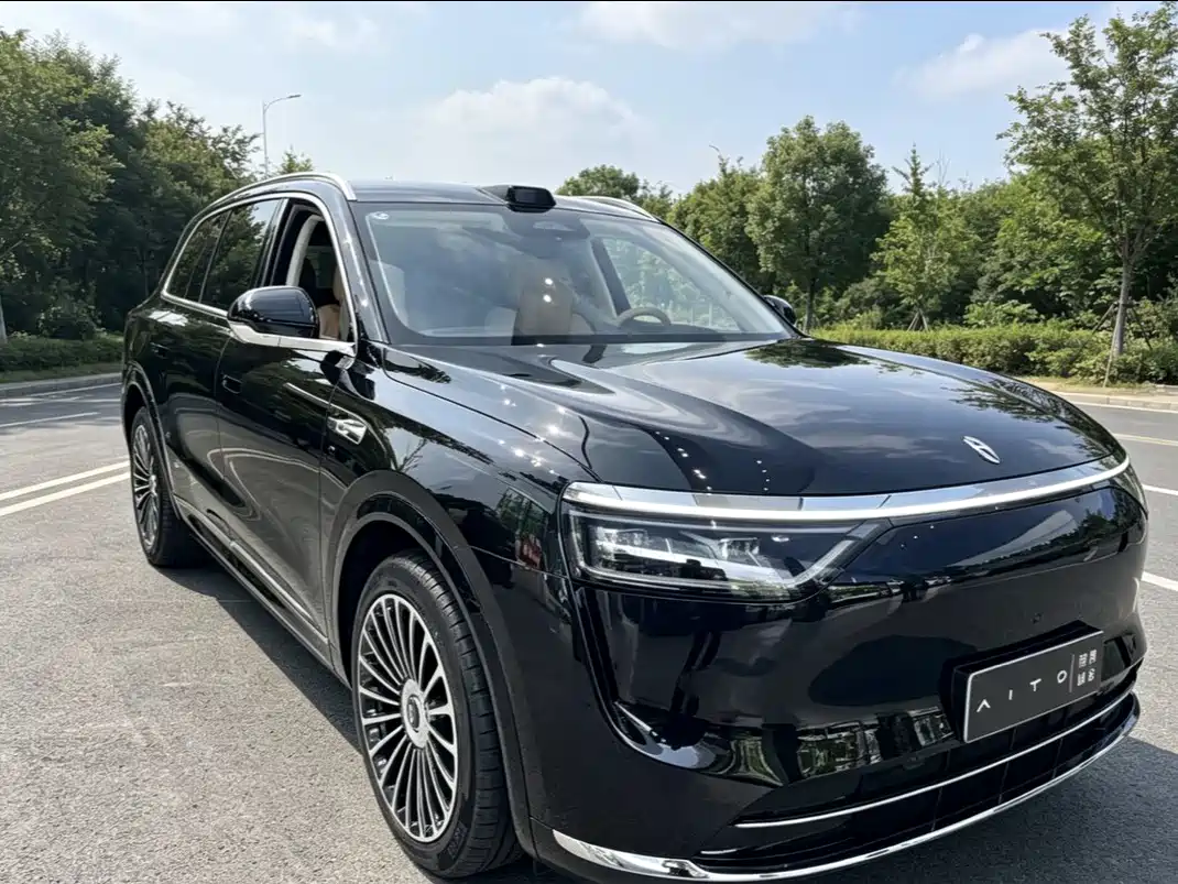 AITO Wenjie AITO M8 2025 Model Extended Range Max+ Edition 53.4kWh 6-Seater фото 2