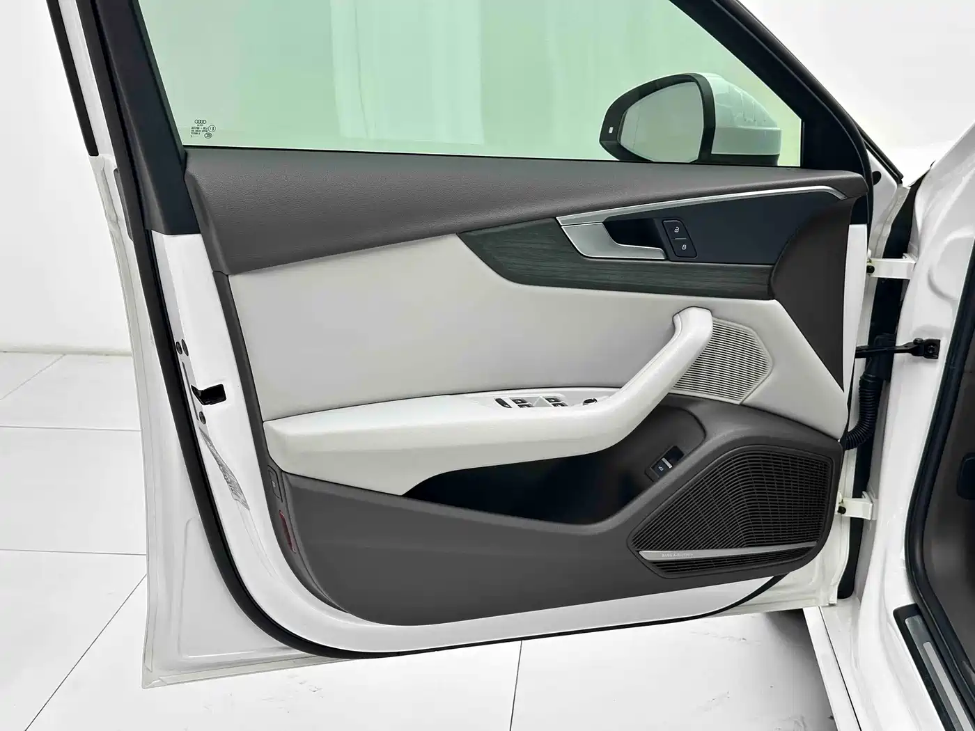 Photo 14 - Audi A4L