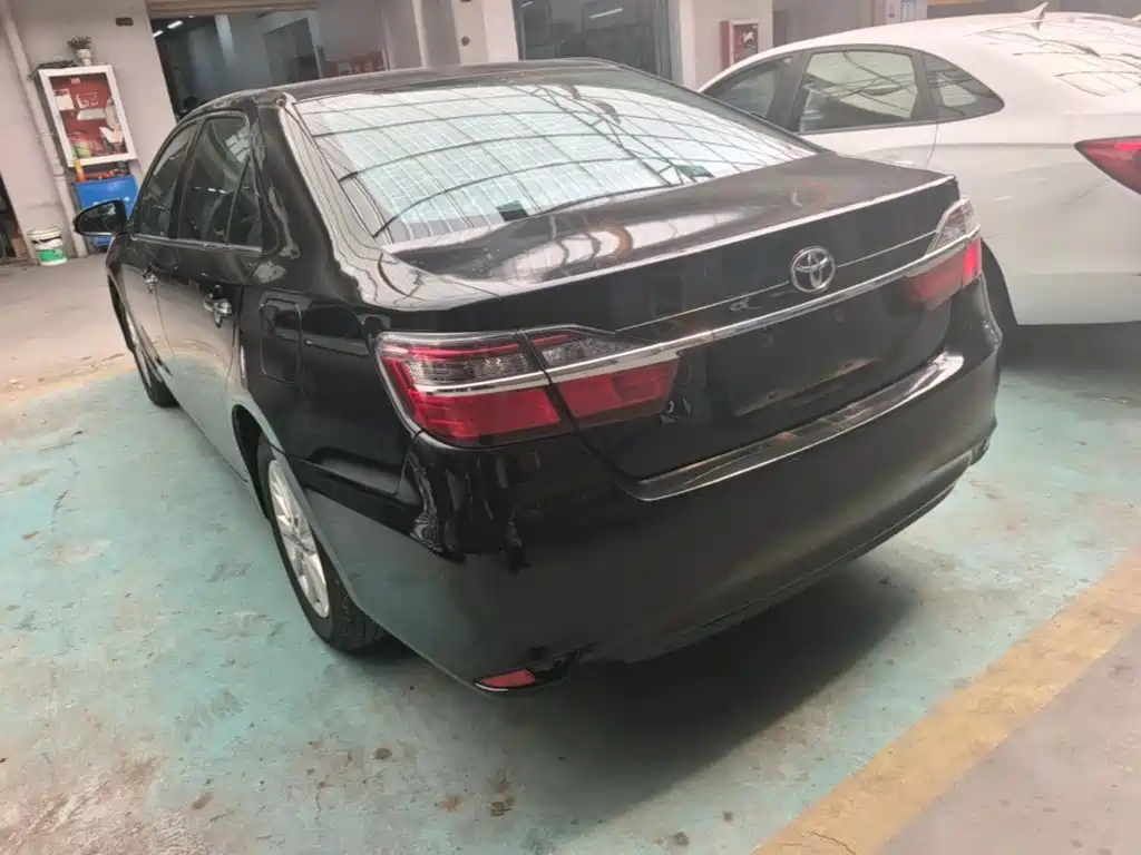 Фото 5 - Toyota Camry