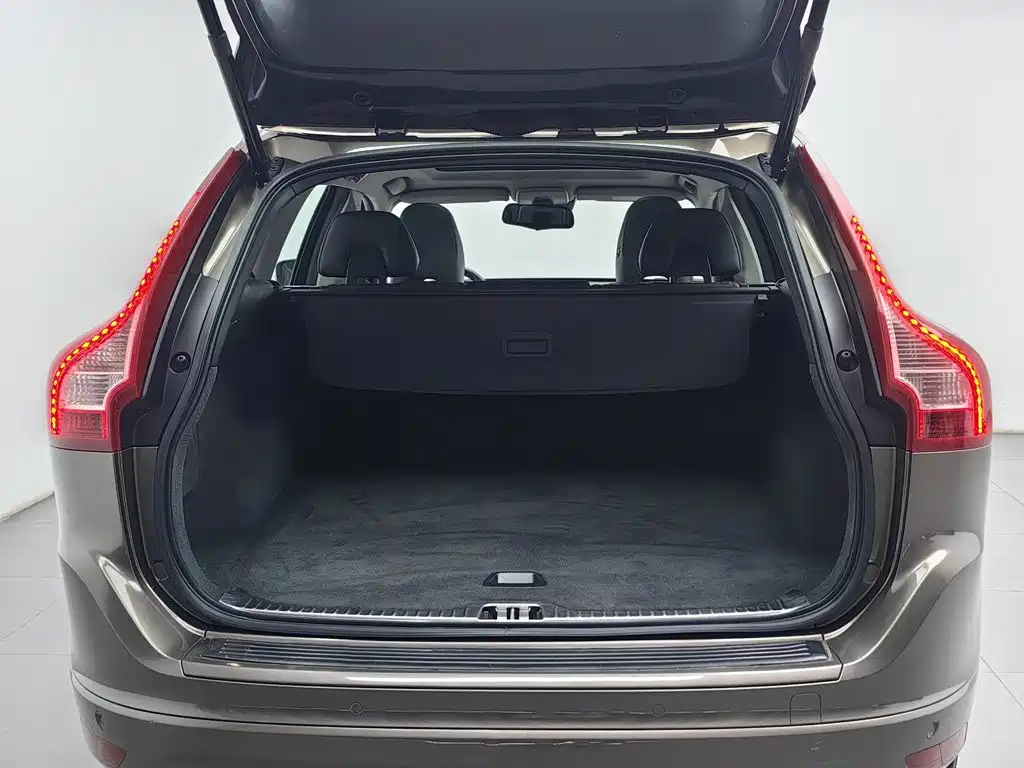 Фото 16 - Volvo XC60