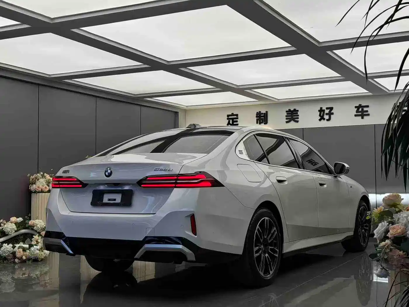 BMW 5 Series 2024 530Li Leading M Sport Package фото 7