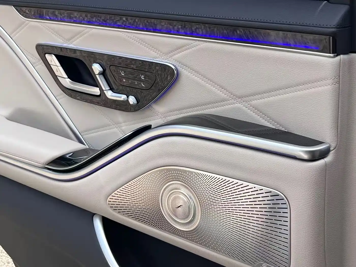 صورة 8 - Mercedes-Benz Maybach S-Class