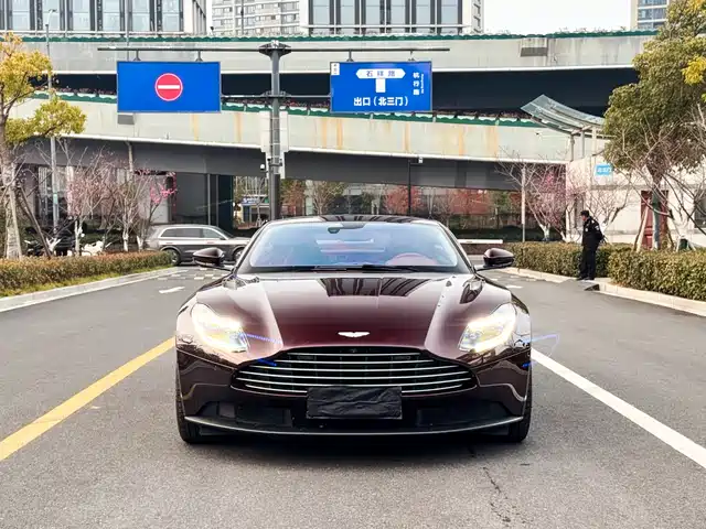ASTON MARTIN DB11
