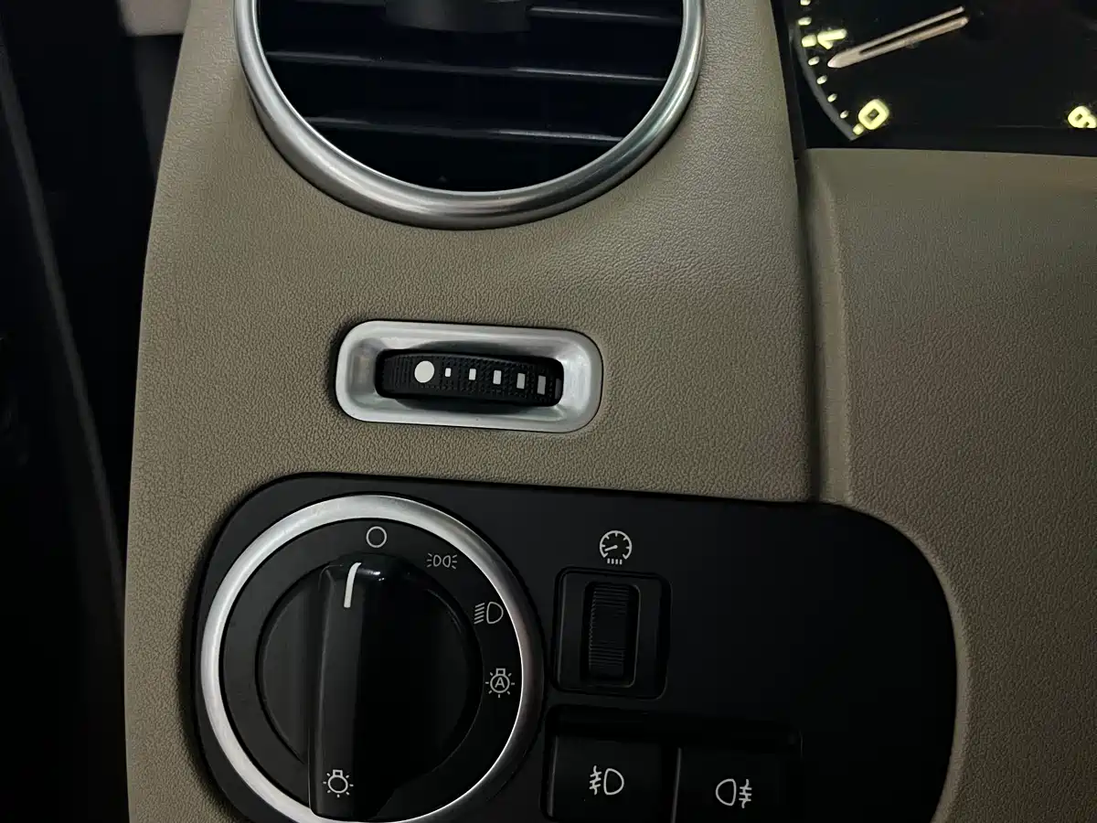 Land Rover Discovery 2015 3.0 SC V6 SE фото 27