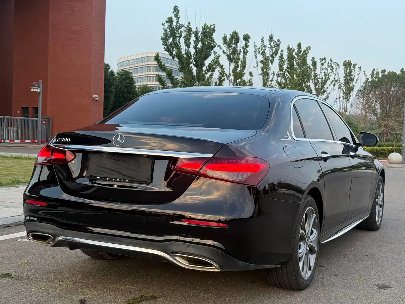 Photo 4 - Mercedes-Benz E-Class