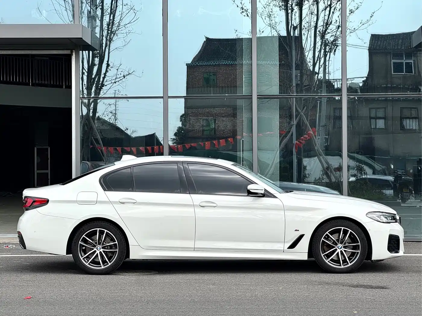 BMW 5 Series (Import) 2021 525i M Sport Package фото 7