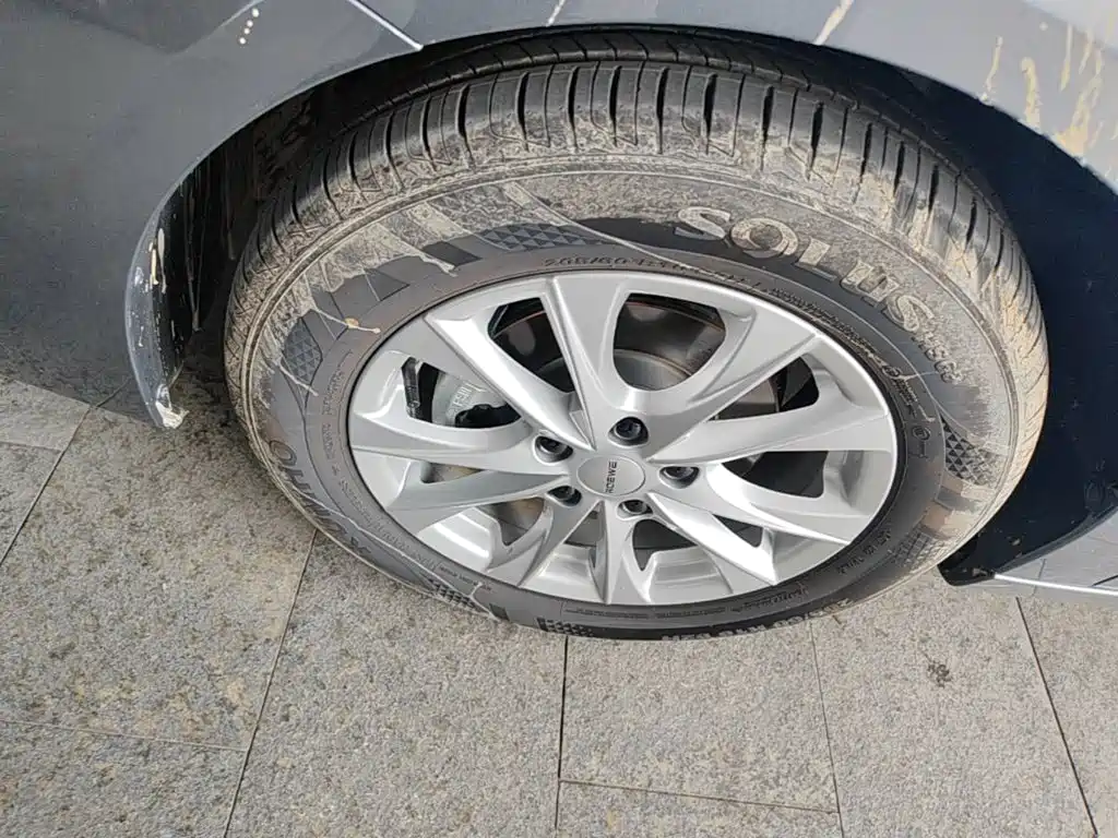 Фото 23 - Roewe i5