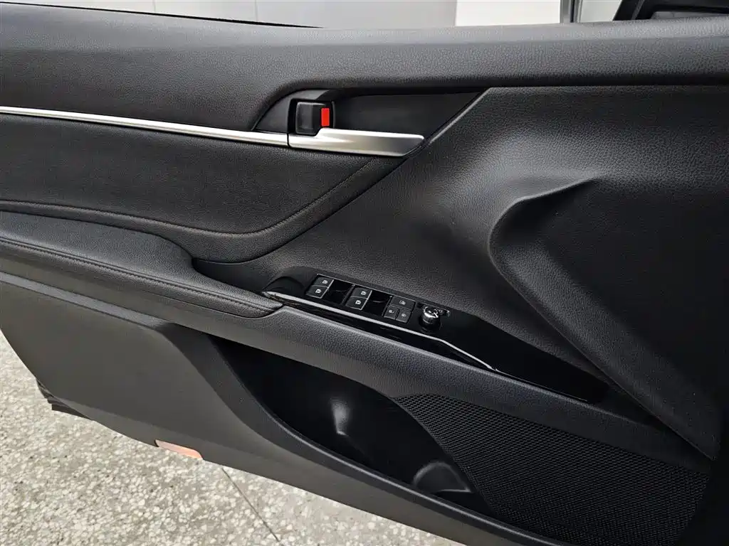 Toyota Camry 2021 2.5G Luxury Edition фото 8