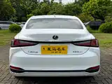 Фото 16 - Lexus ES