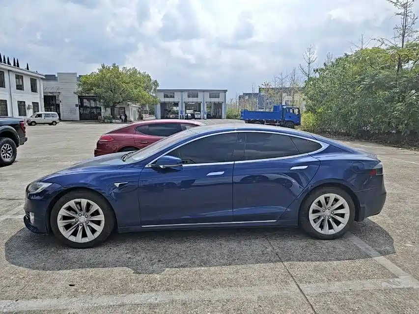 Фото 3 - Tesla Model S