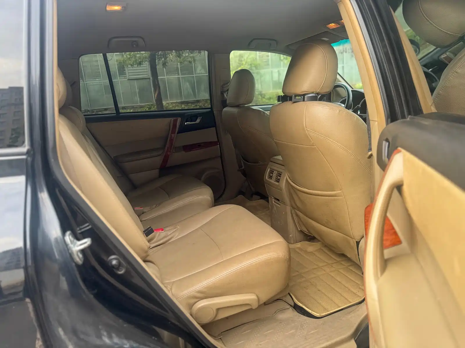 Photo 9 - Toyota Highlander