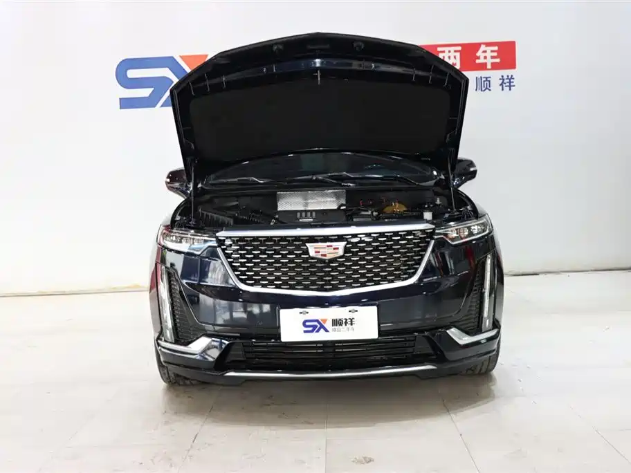 CADILLAC XT6