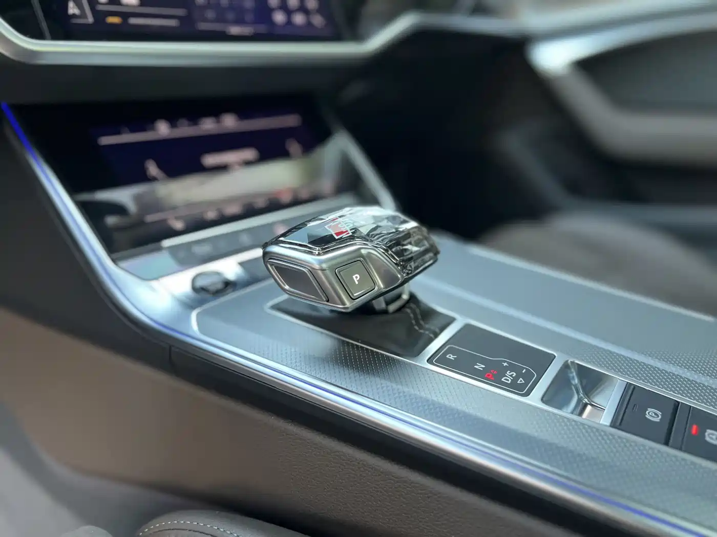 Audi A7L 2024 45TFSI quattro S-line Vision Edition Crystal Package фото 11