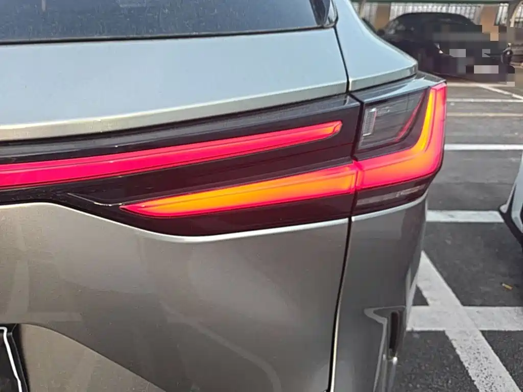 Фото 8 - Lexus NX