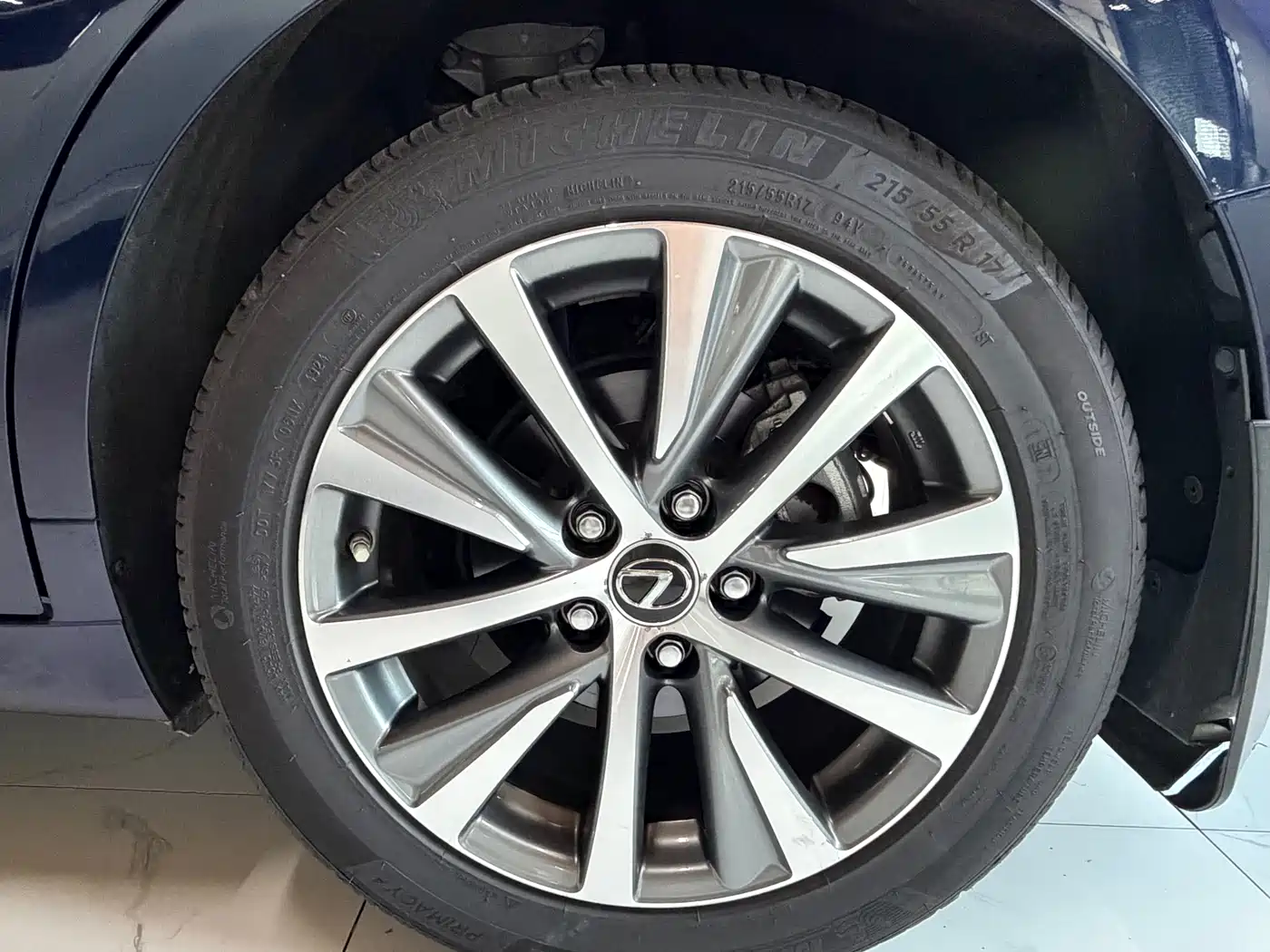 Lexus ES 2021 200 Excellence Edition фото 19