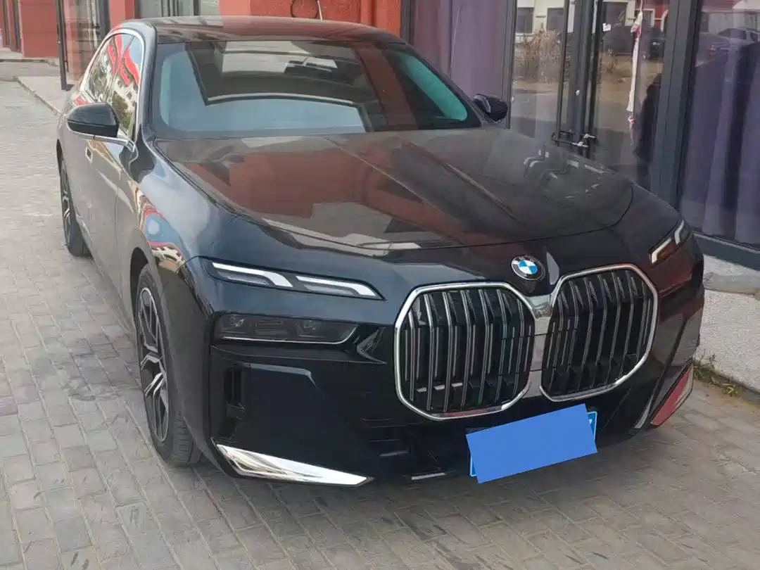 Photo 2 - BMW 7 Series