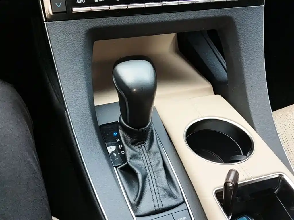 Toyota Avalon 2019 Hybrid 2.5L XLE Premium Edition China VI фото 14