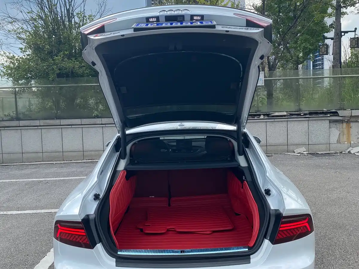 Фото 14 - Audi A7