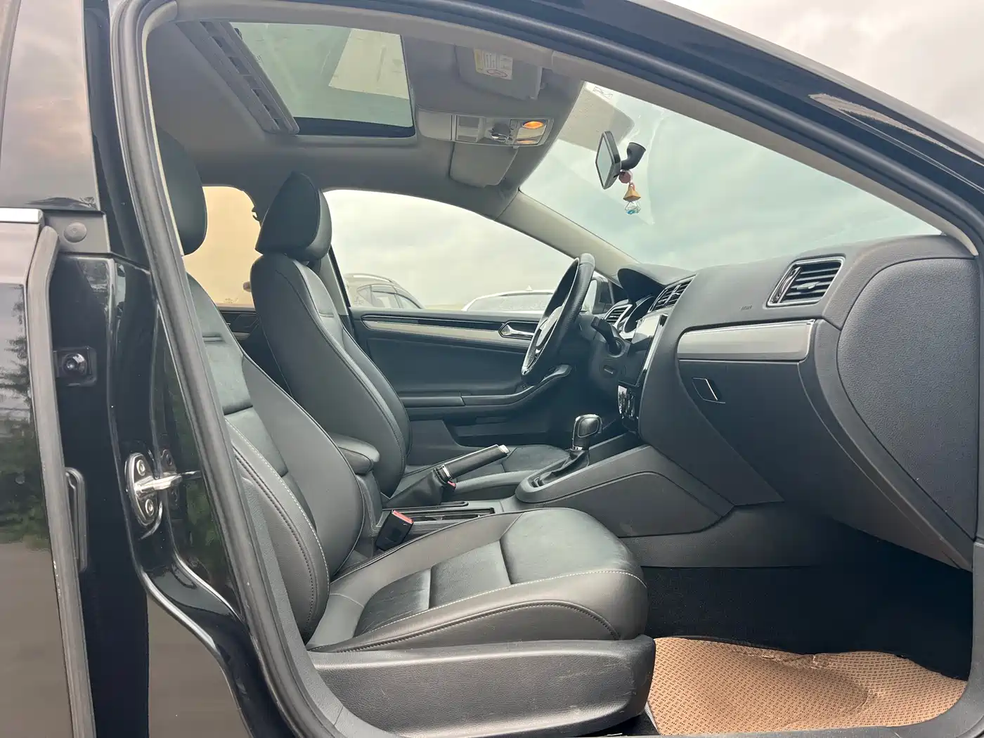 Volkswagen Sagitar 2018 280TSI DSG Spark Edition фото 7
