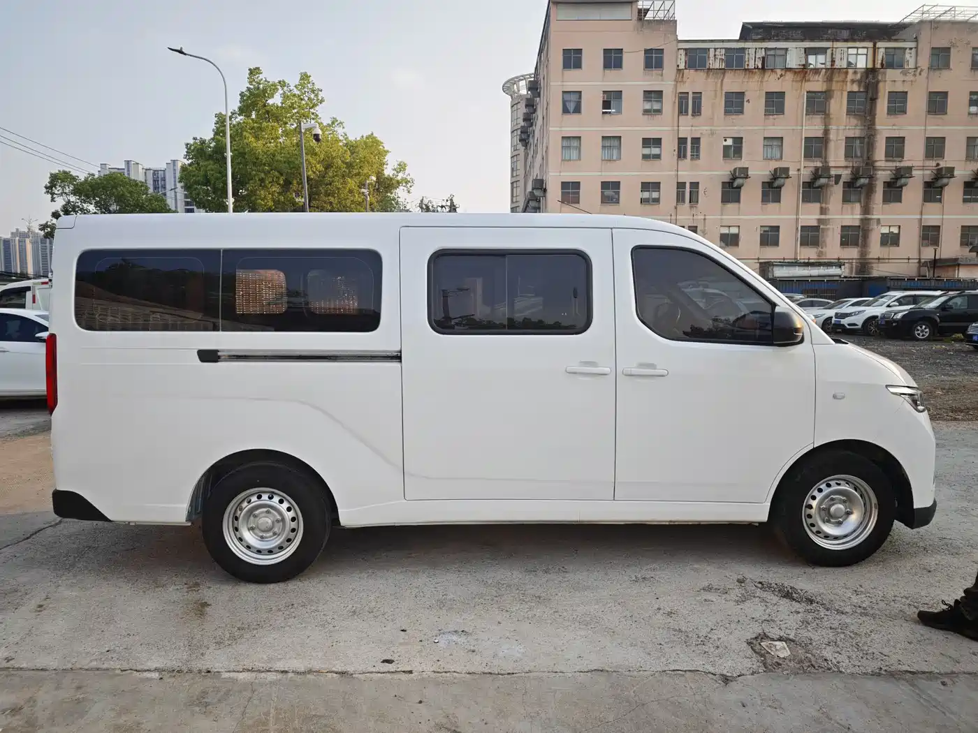 Wuling Motors Wuling Yangguang 2024 2024 300KM Comfort Bus Version 75kW