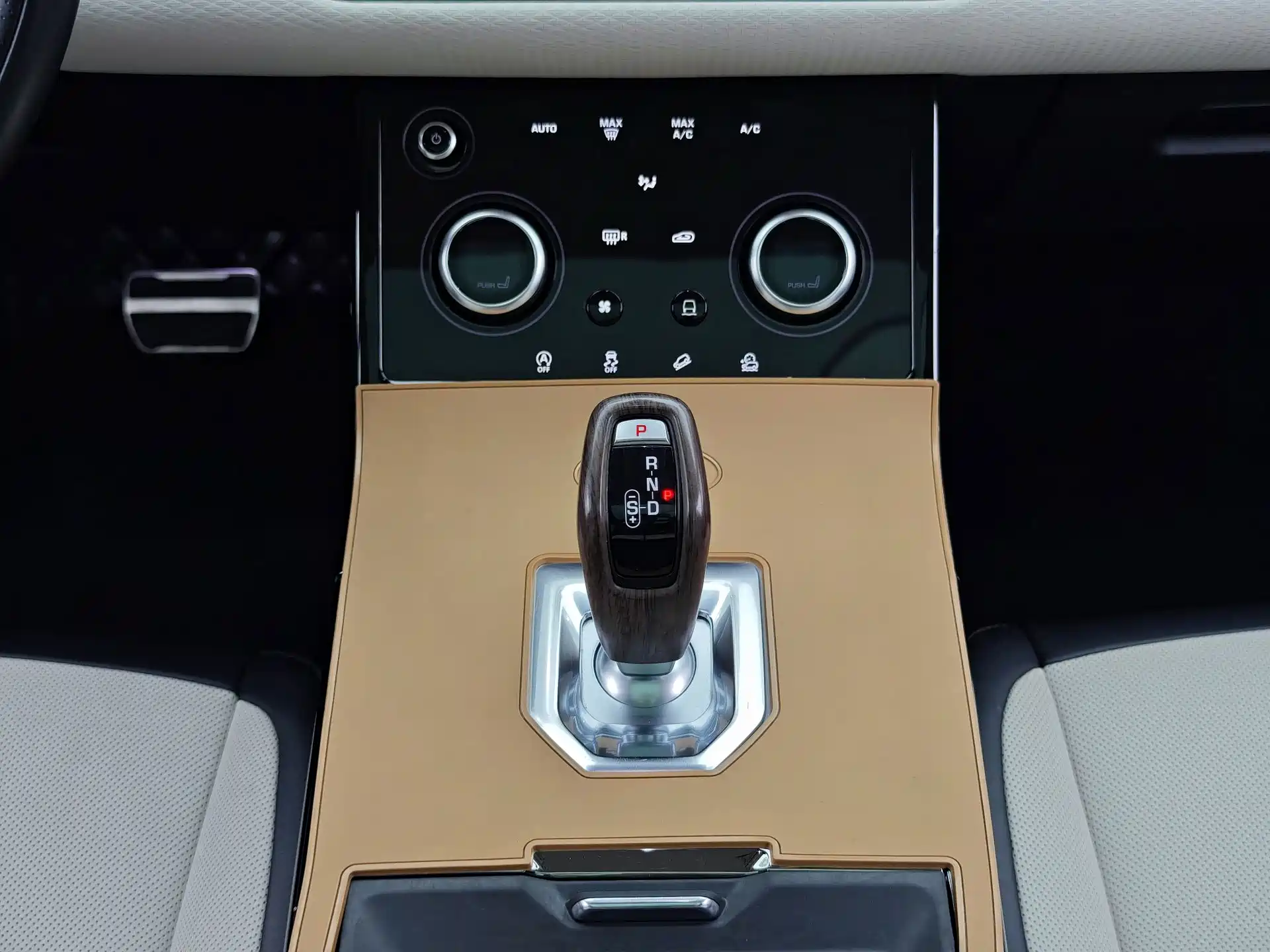 صورة 8 - Land Rover Range Rover Evoque