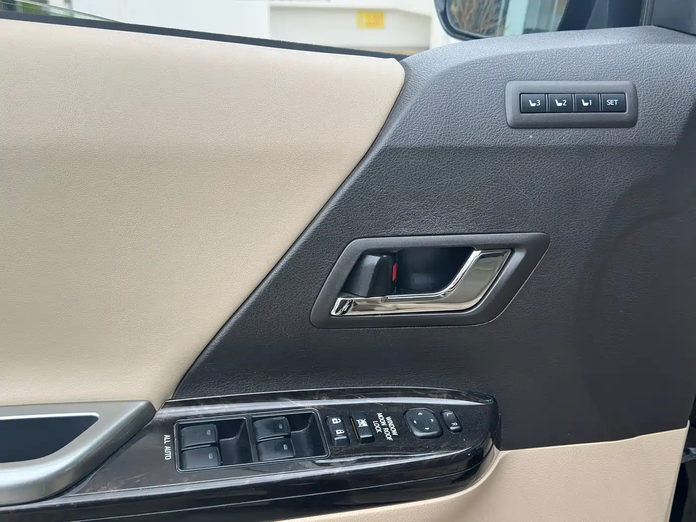 Toyota Alphard 2012 3.5L Luxury Edition фото 10